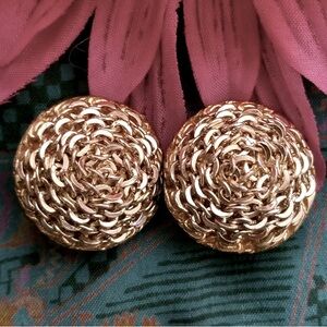 Vintage coiled chain clip earrings gold chunky